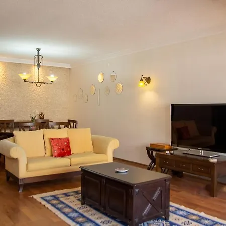 Colorful Flat With Central Location Near Trendy Attractions In Karsiyaka, Izmir *