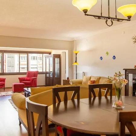 Colorful Flat With Central Location Near Trendy Attractions In Karsiyaka, Izmir