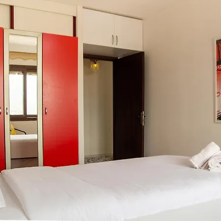 Colorful Flat With Central Location Near Trendy Attractions In Karsiyaka, Izmir Apartment *