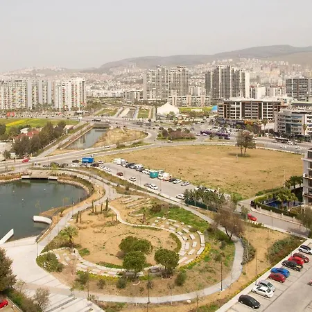 Colorful Flat With Central Location Near Trendy Attractions In Karsiyaka, Izmir