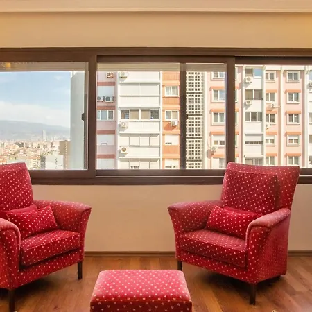 Colorful Flat With Central Location Near Trendy Attractions In Karsiyaka, Izmir 公寓 *