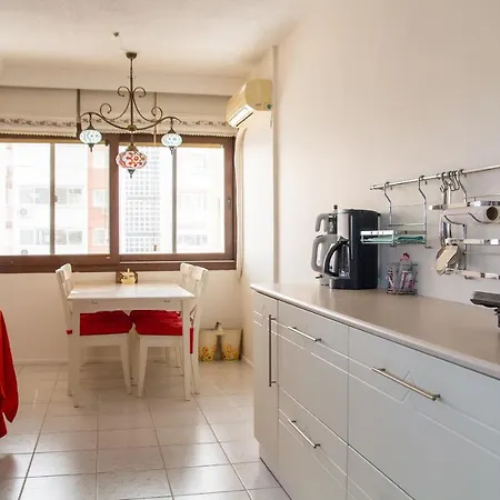 Colorful Flat With Central Location Near Trendy Attractions In Karsiyaka, Izmir 公寓